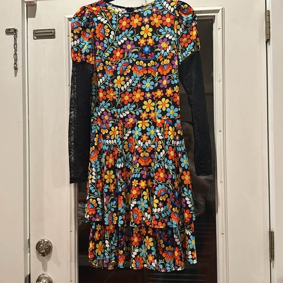 Flower dress with a black lace edge - Picture 5 of 12